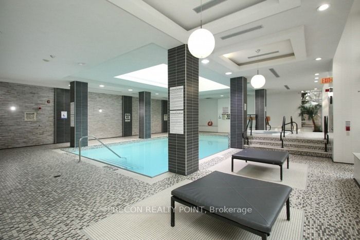 310 Burnhamthorpe Road W, #PH01