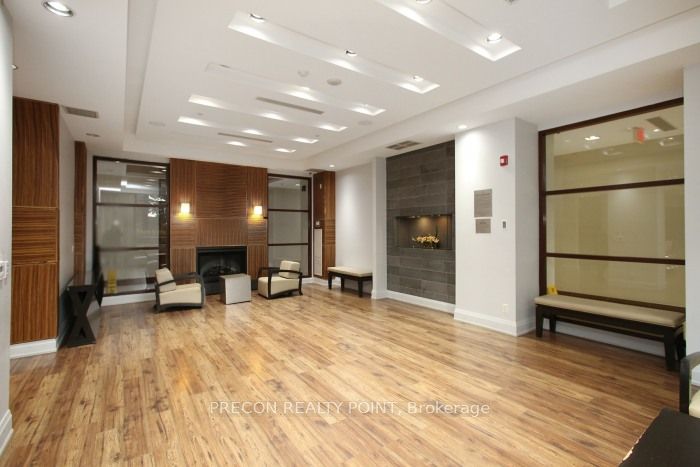 310 Burnhamthorpe Road W, #PH01