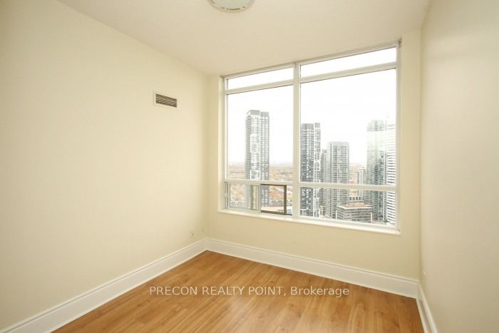 310 Burnhamthorpe Road W, #PH01