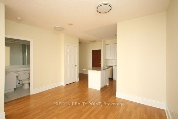 310 Burnhamthorpe Road W, #PH01