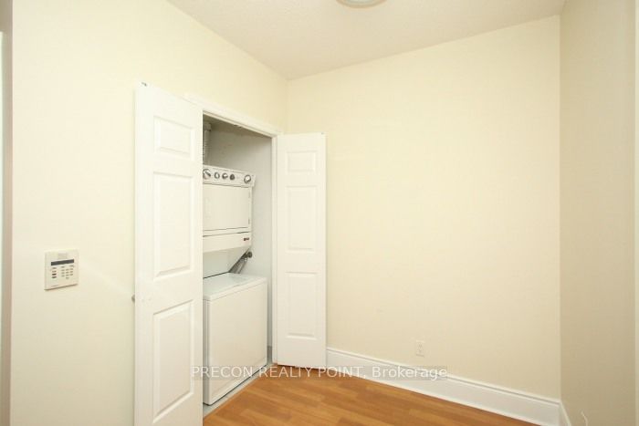 310 Burnhamthorpe Road W, #PH01