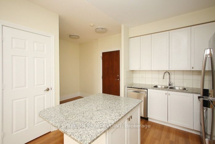 310 Burnhamthorpe Road W, #PH01