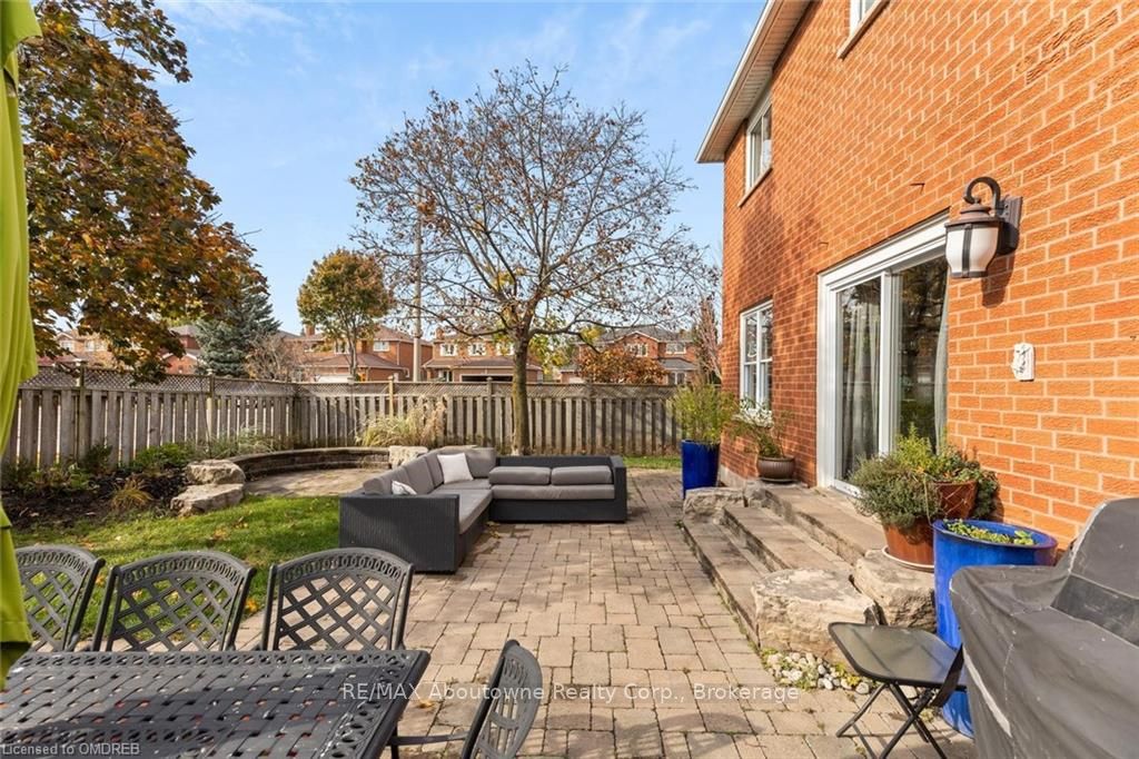 467 HEDGEROW Lane