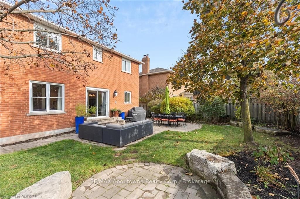 467 HEDGEROW Lane