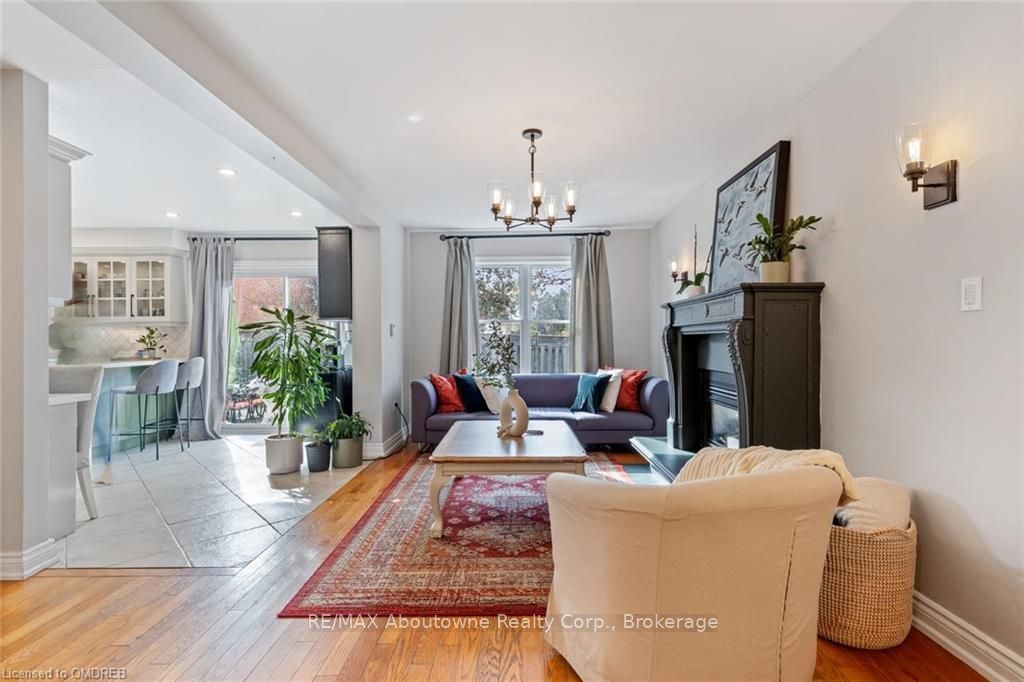 467 HEDGEROW Lane