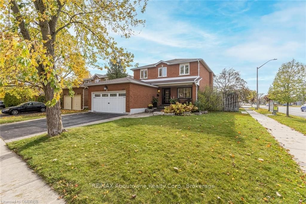 467 HEDGEROW Lane