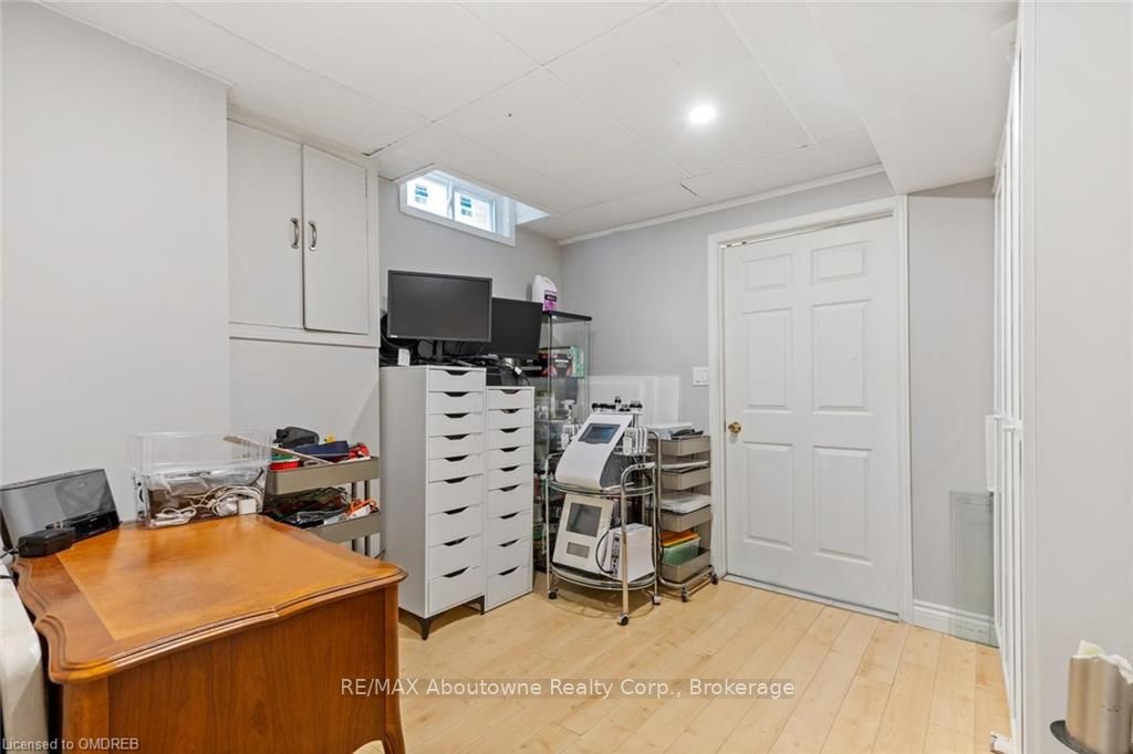 467 HEDGEROW Lane