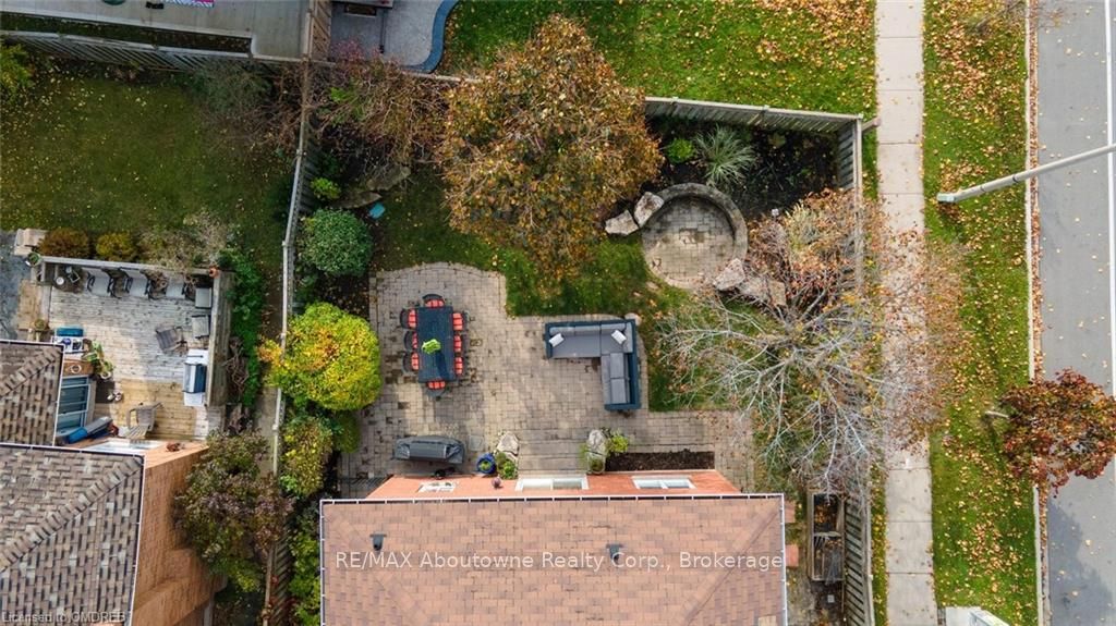 467 HEDGEROW Lane