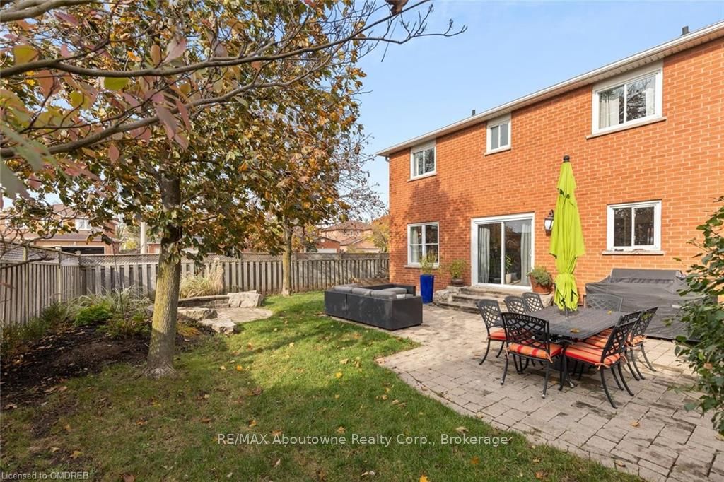 467 HEDGEROW Lane