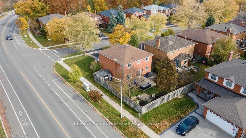 467 HEDGEROW Lane