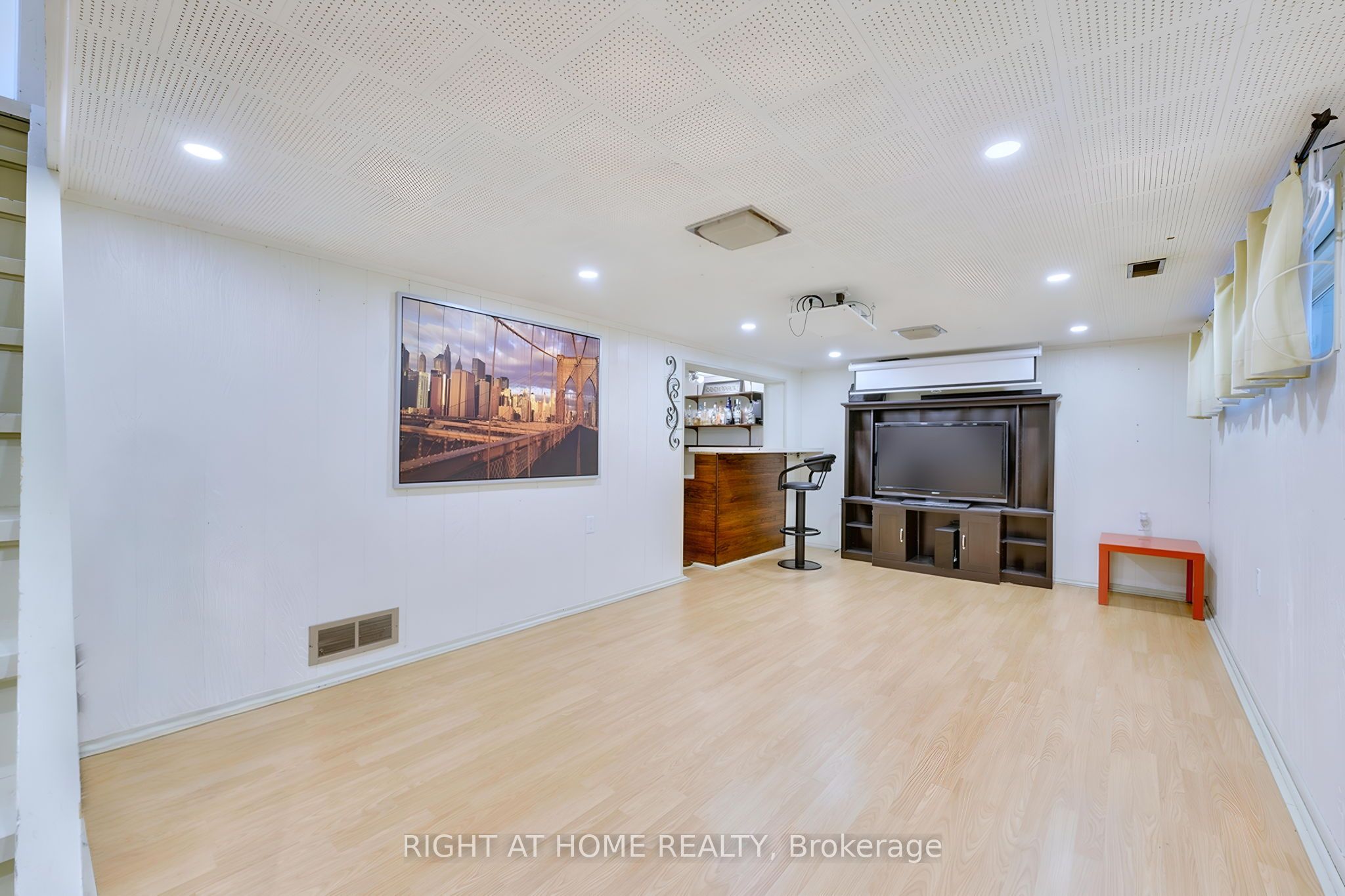 6 Adele Avenue