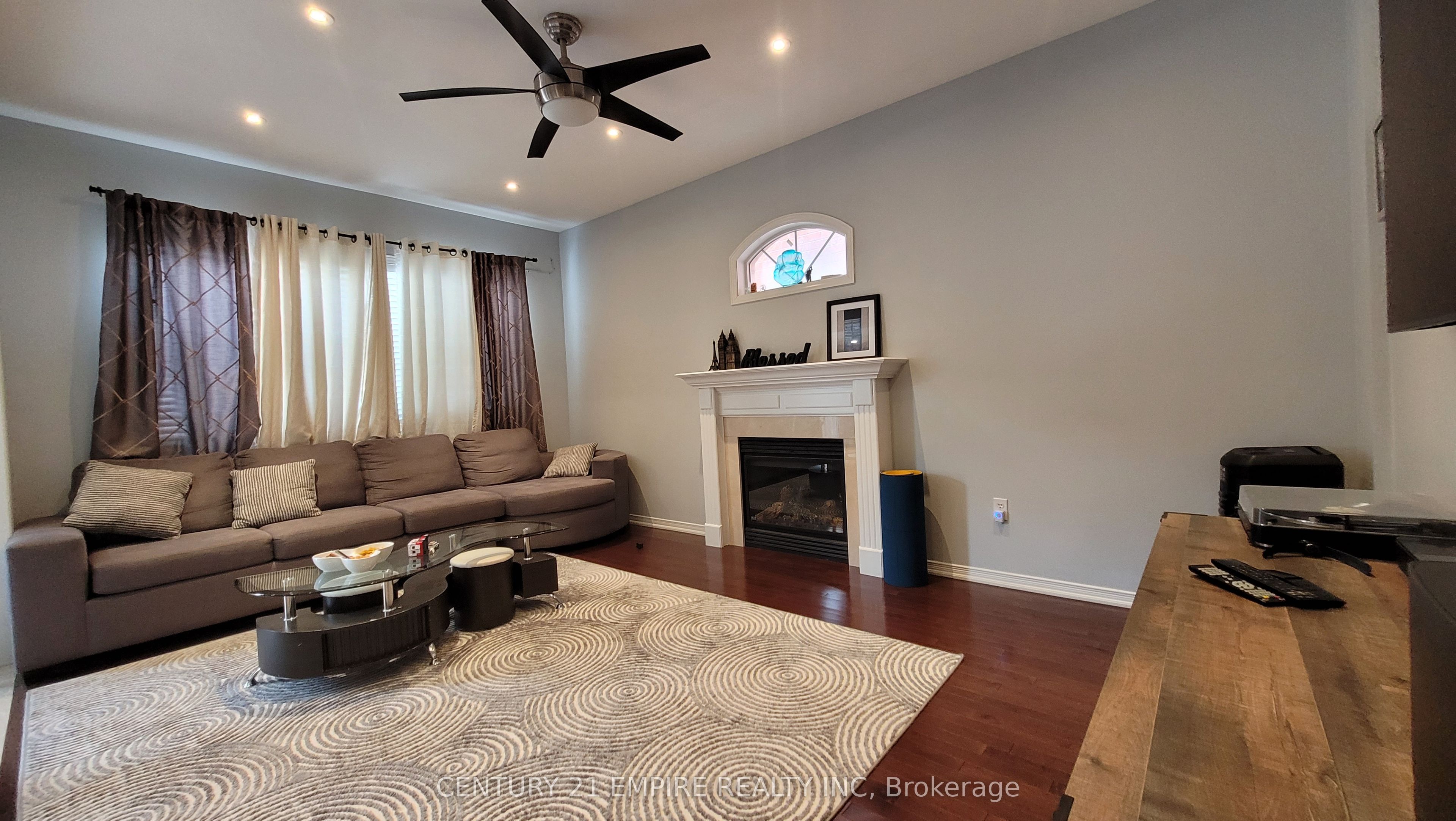 54 Cape Dorset Crescent, #Upper