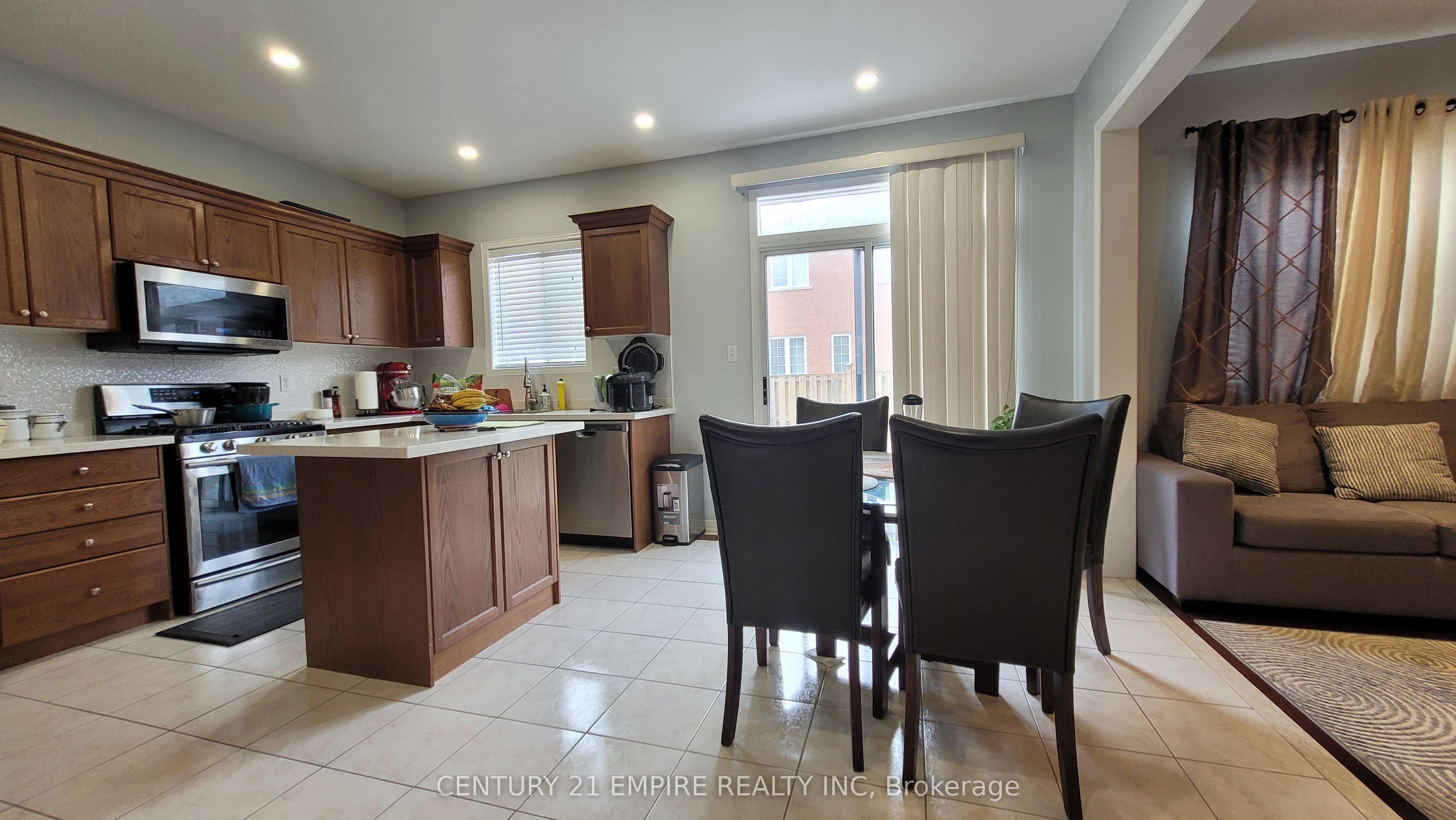 54 Cape Dorset Crescent, #Upper