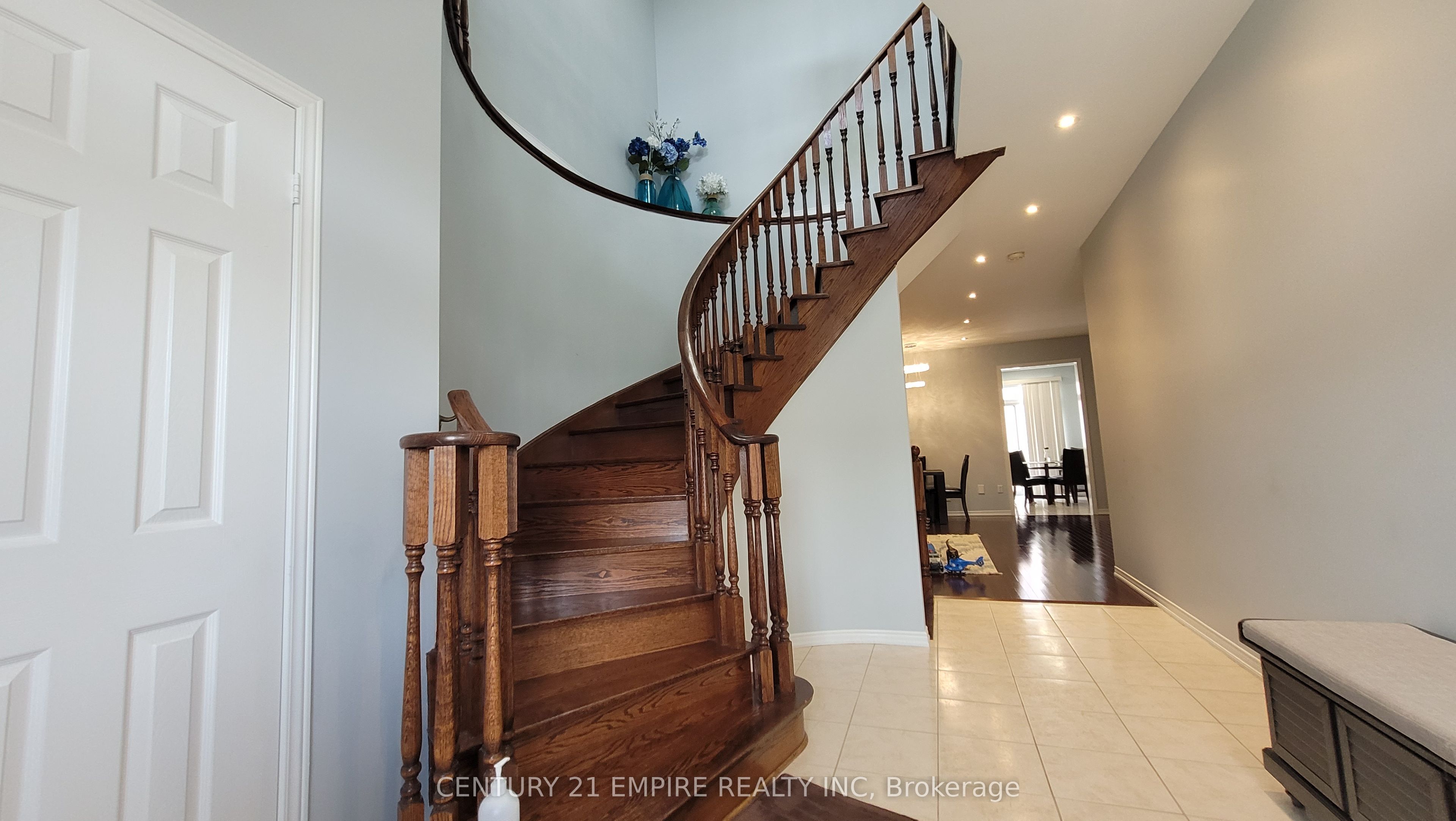54 Cape Dorset Crescent, #Upper