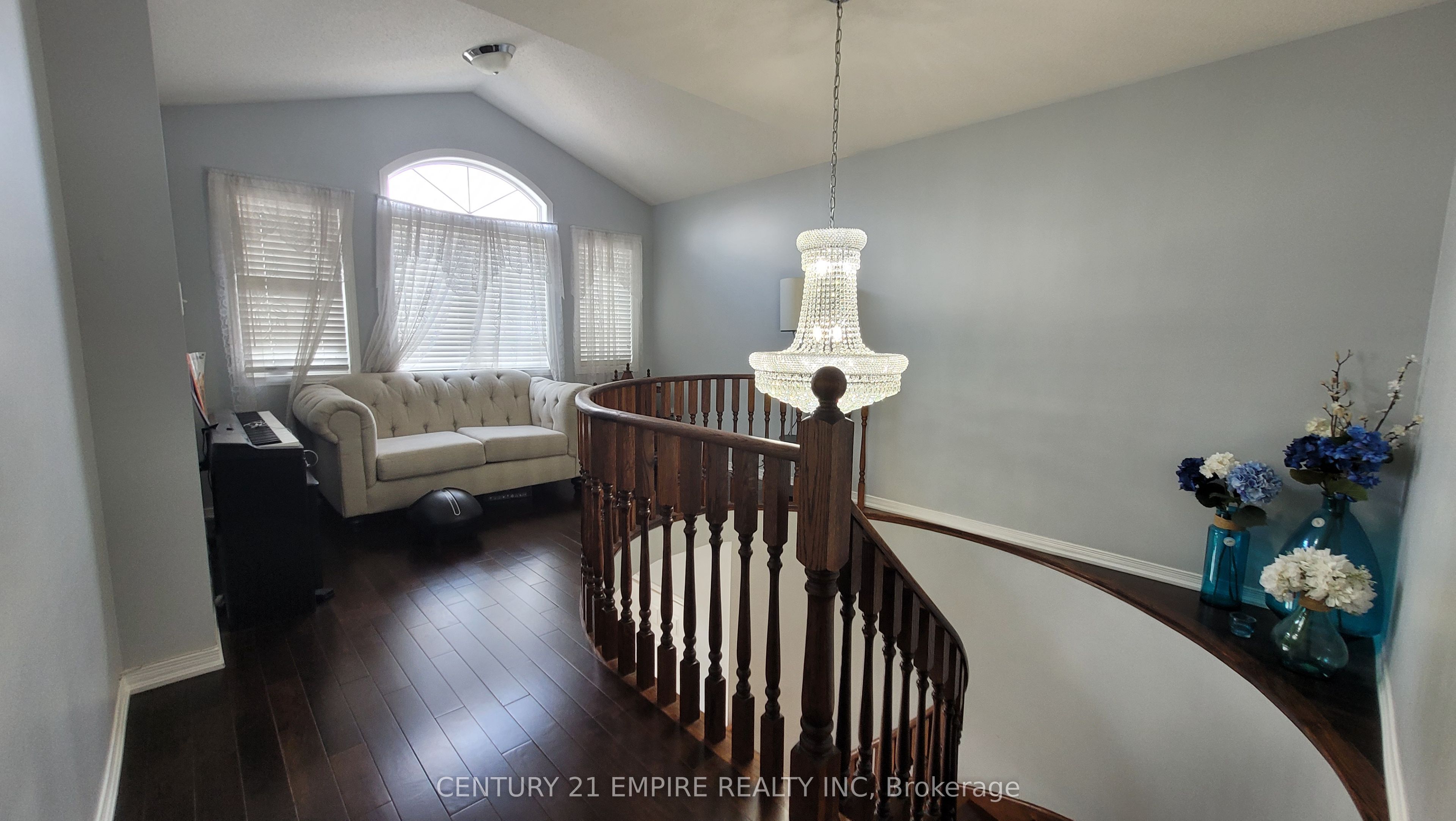 54 Cape Dorset Crescent, #Upper