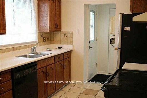 1499 Swanage Crescent