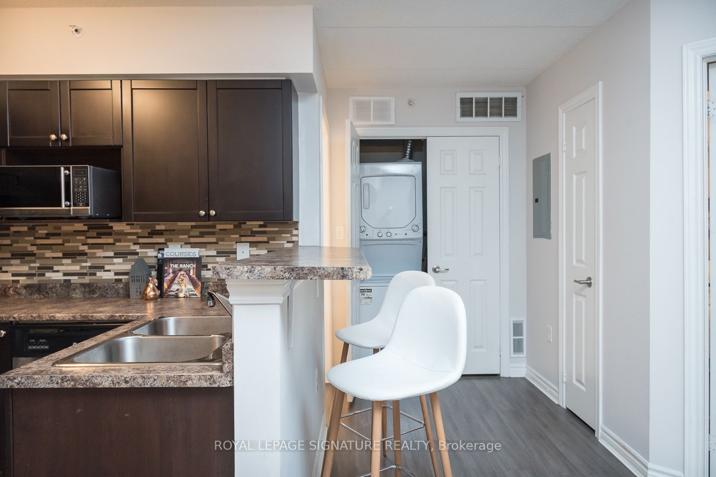 1340 Main Street E, #208