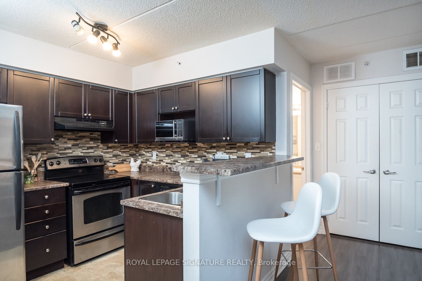 1340 Main Street E, #208