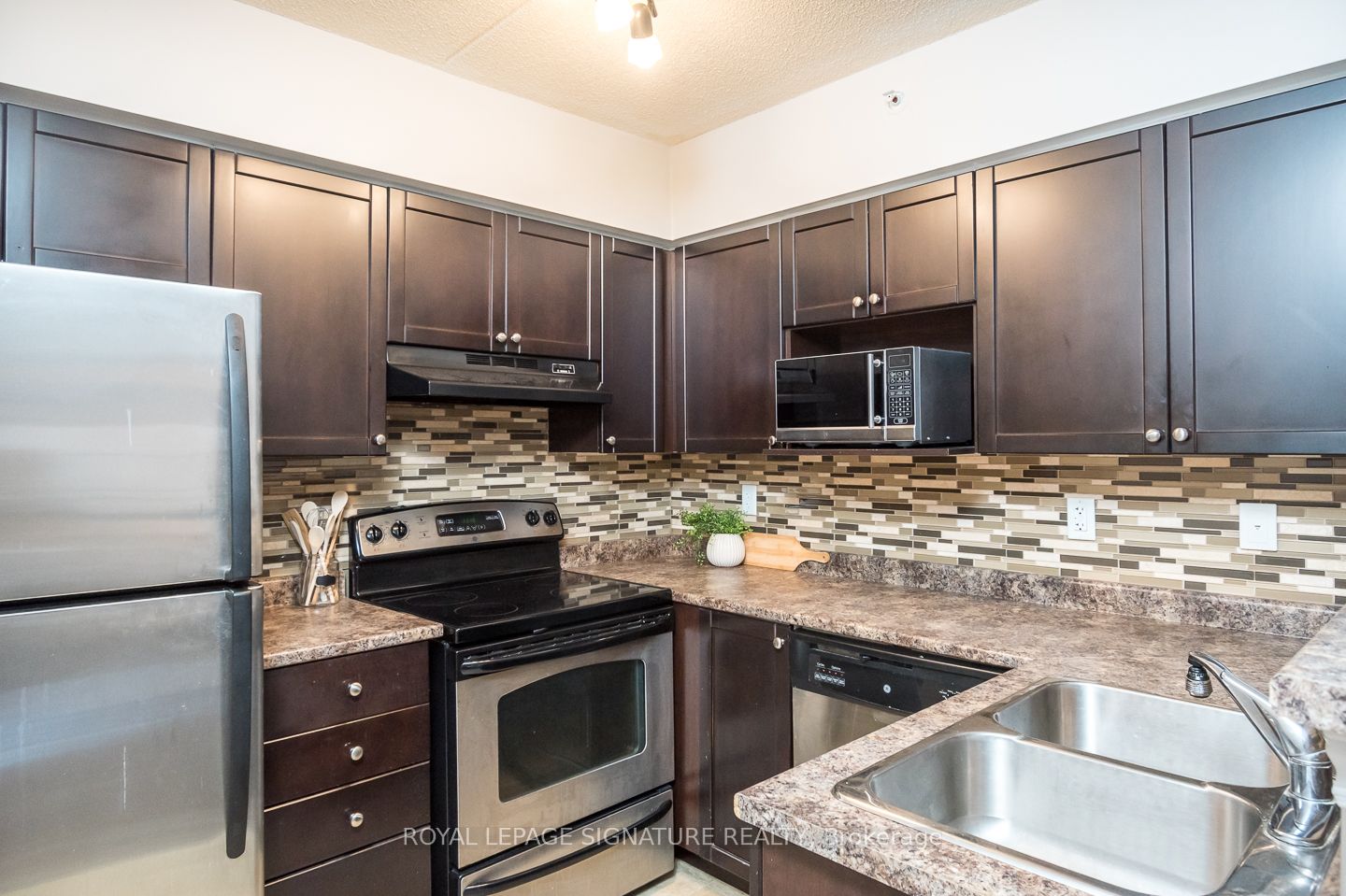 1340 Main Street E, #208