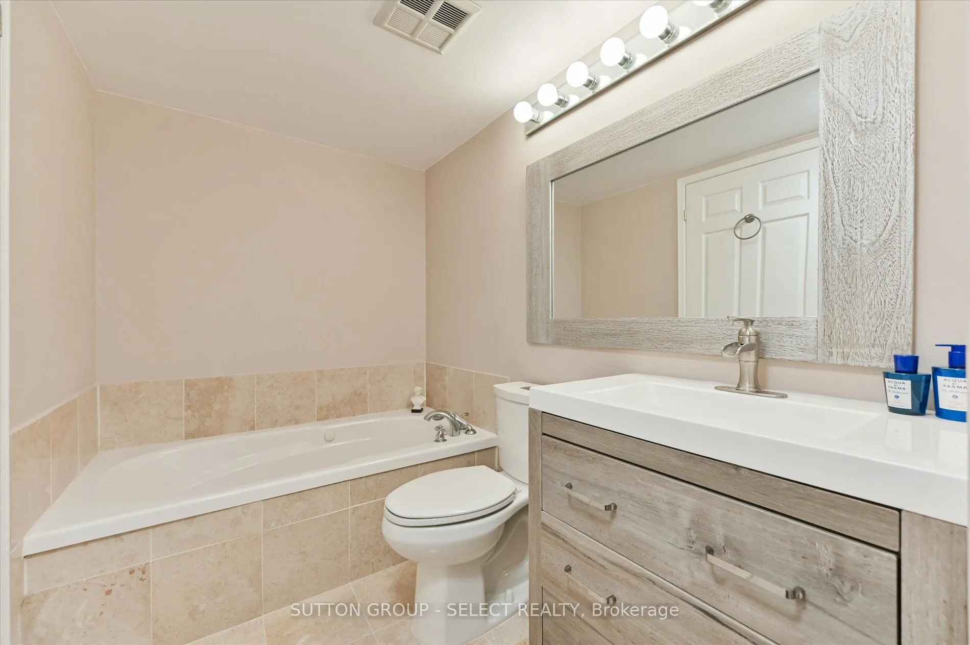 2285 Lake Shore Boulevard W, #414