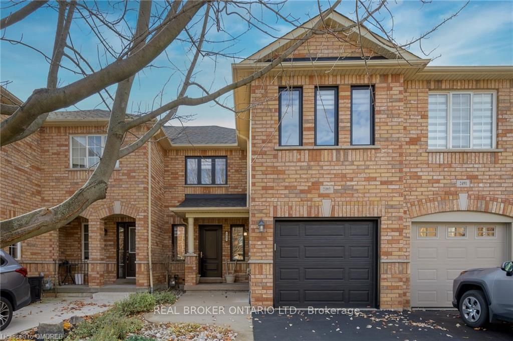 2493 Newcastle Crescent