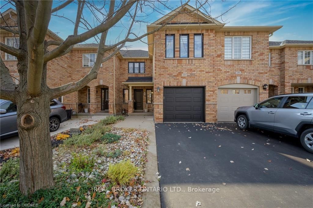 2493 Newcastle Crescent