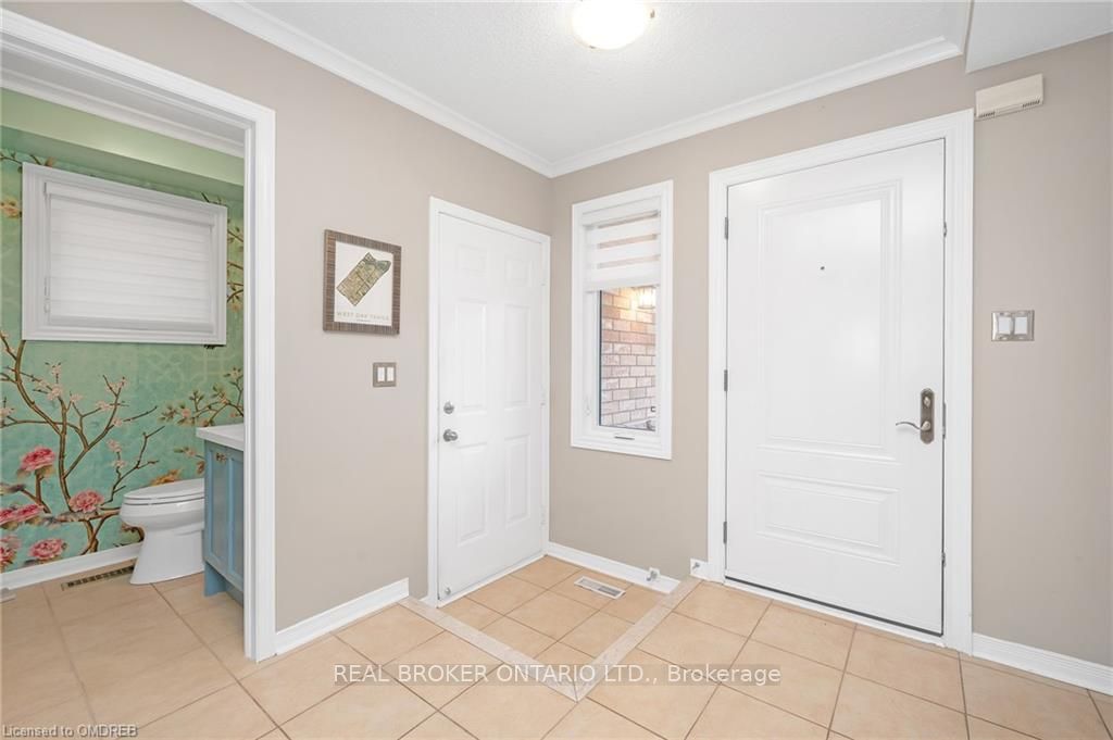 2493 Newcastle Crescent