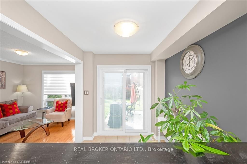 2493 Newcastle Crescent