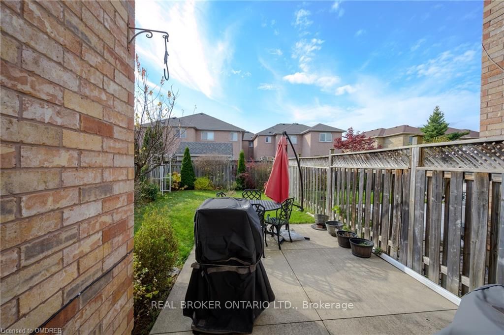 2493 Newcastle Crescent