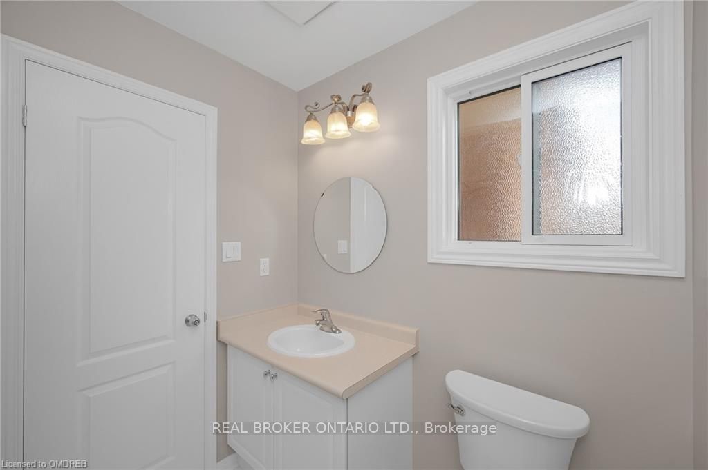 2493 Newcastle Crescent