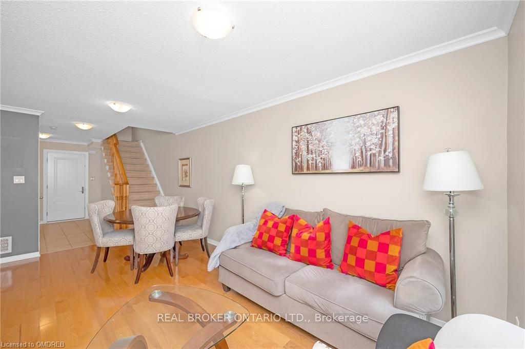 2493 Newcastle Crescent