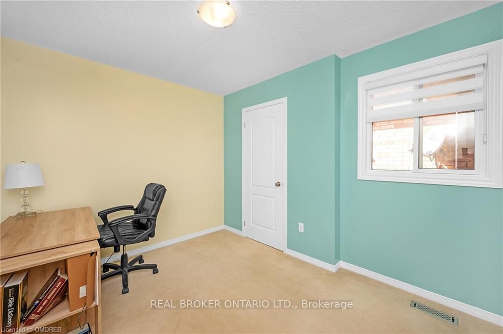 2493 Newcastle Crescent
