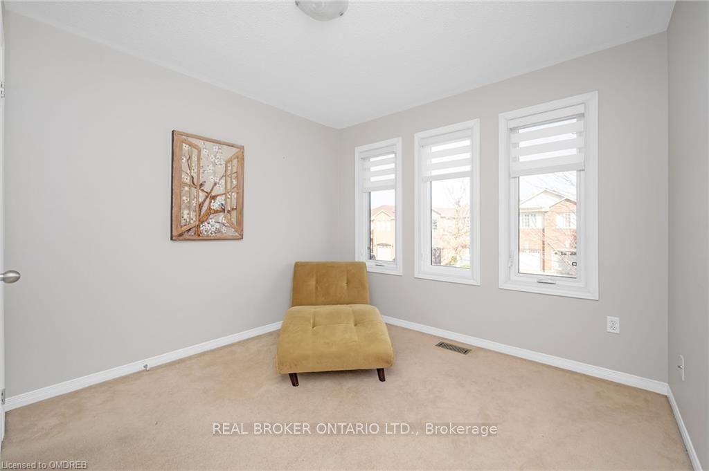 2493 Newcastle Crescent