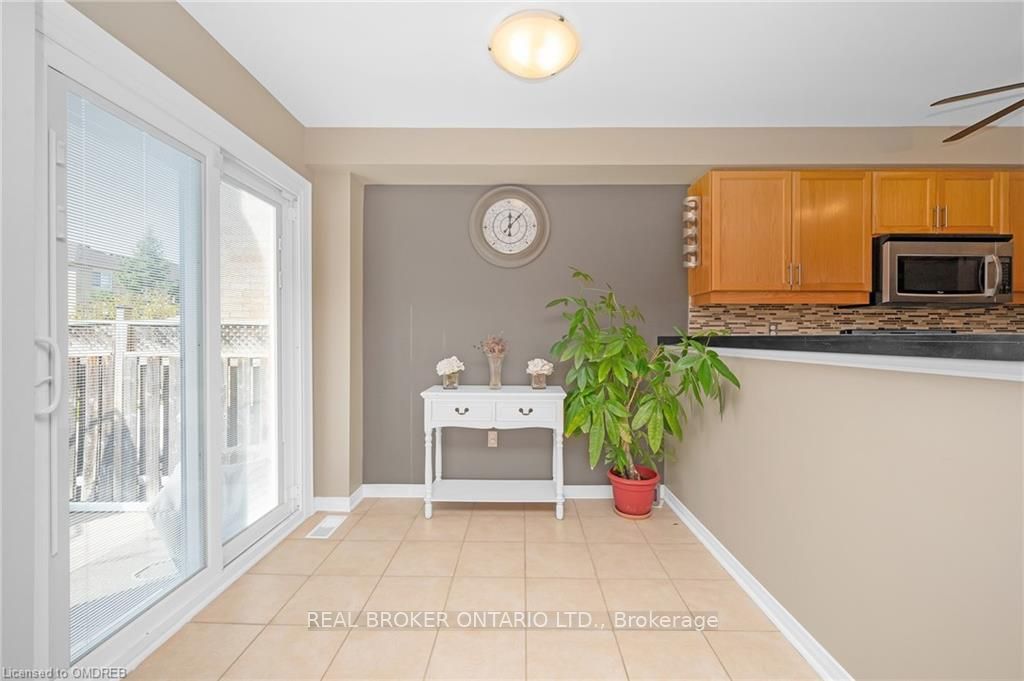 2493 Newcastle Crescent