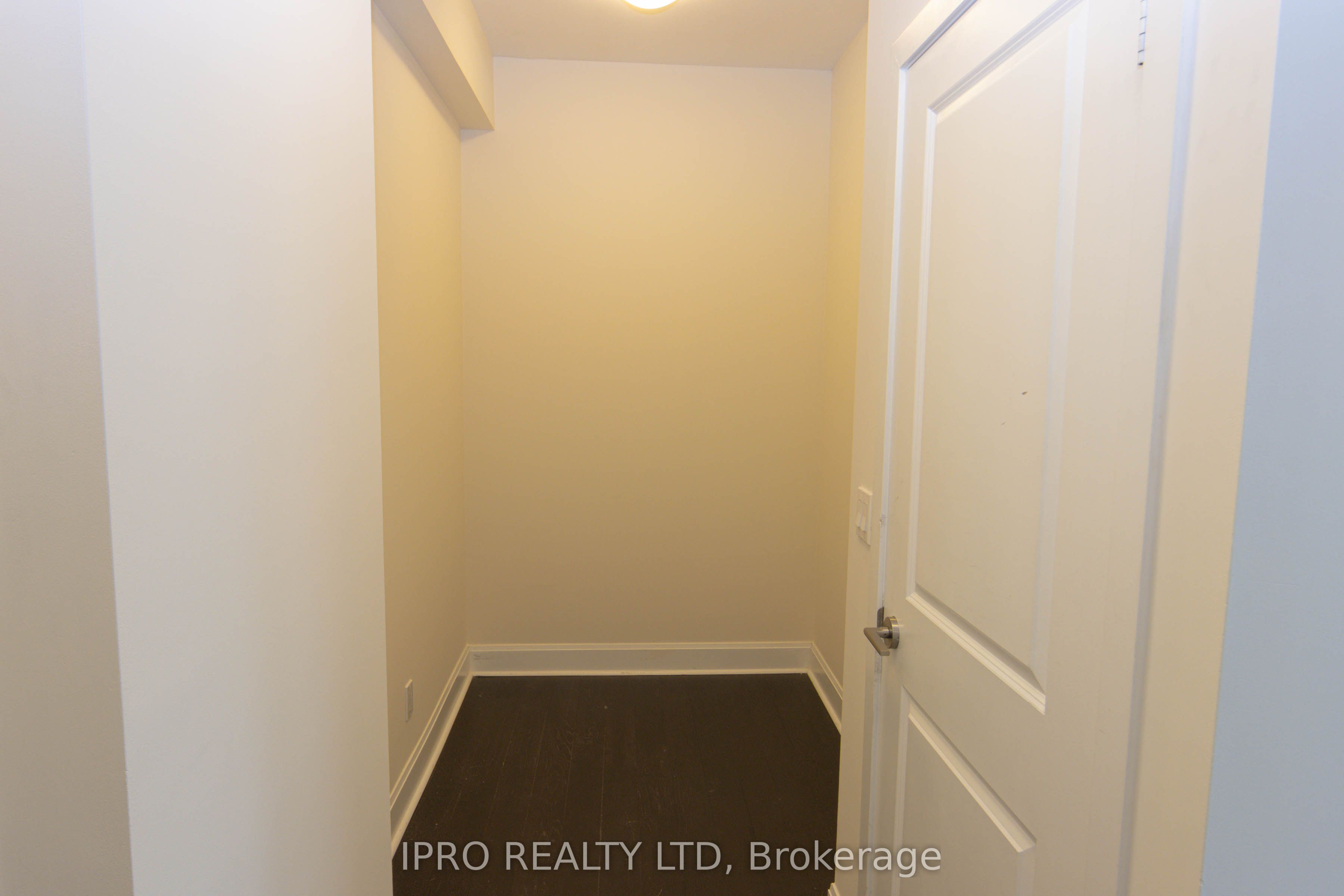 33 Shore Breeze Drive #1208