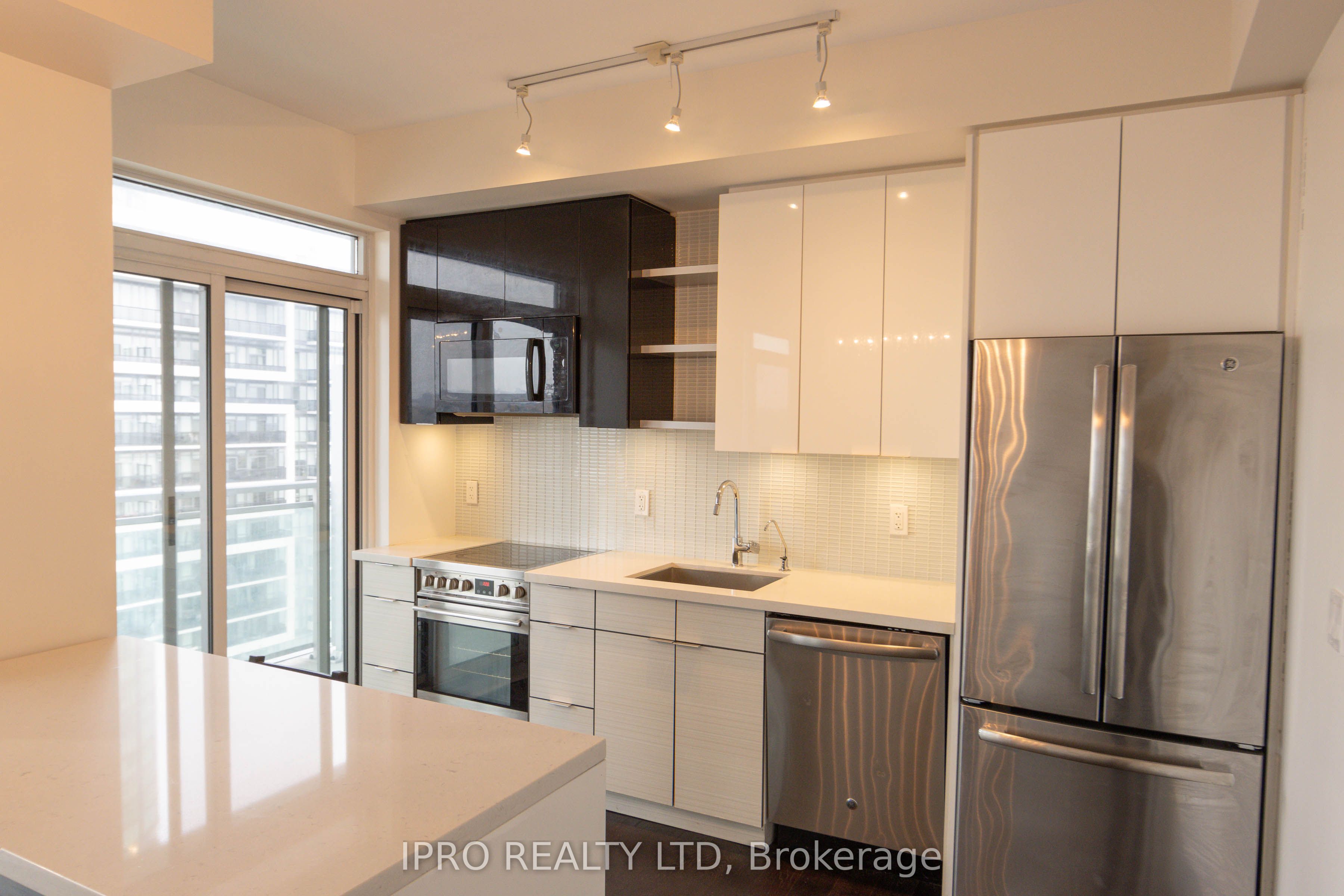 33 Shore Breeze Drive #1208