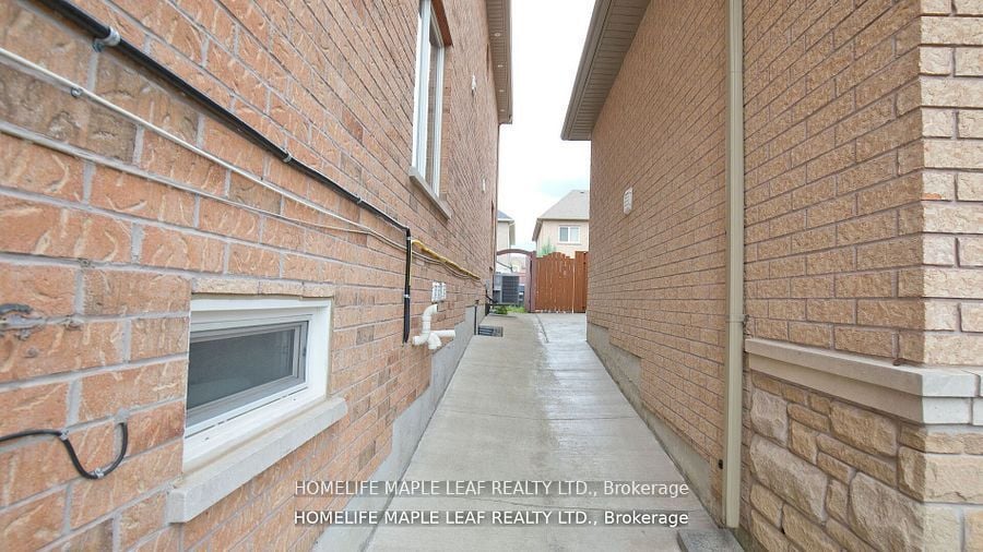 44 Eaglesprings Crescent