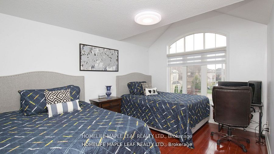 44 Eaglesprings Crescent