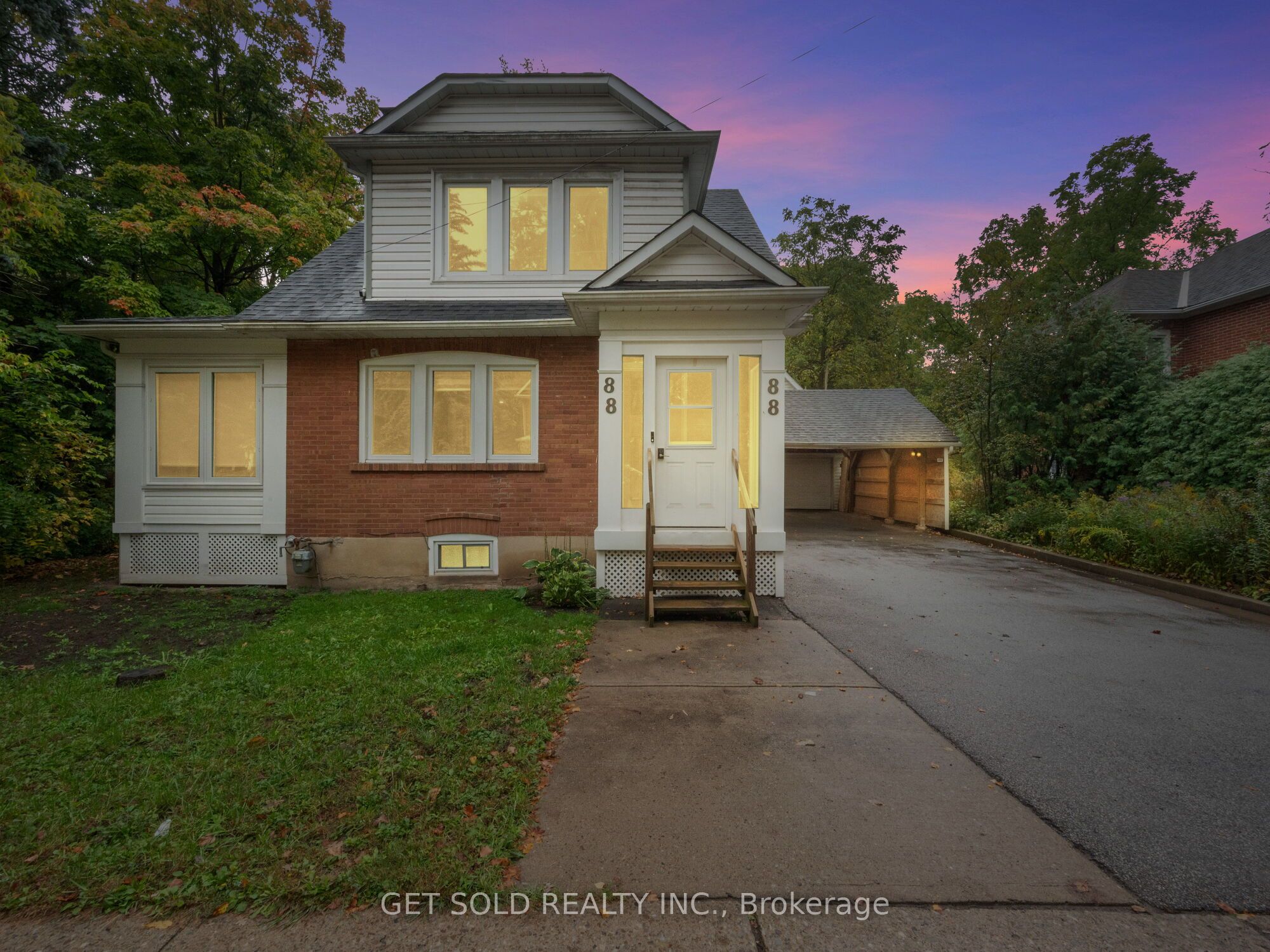 88 King Street W