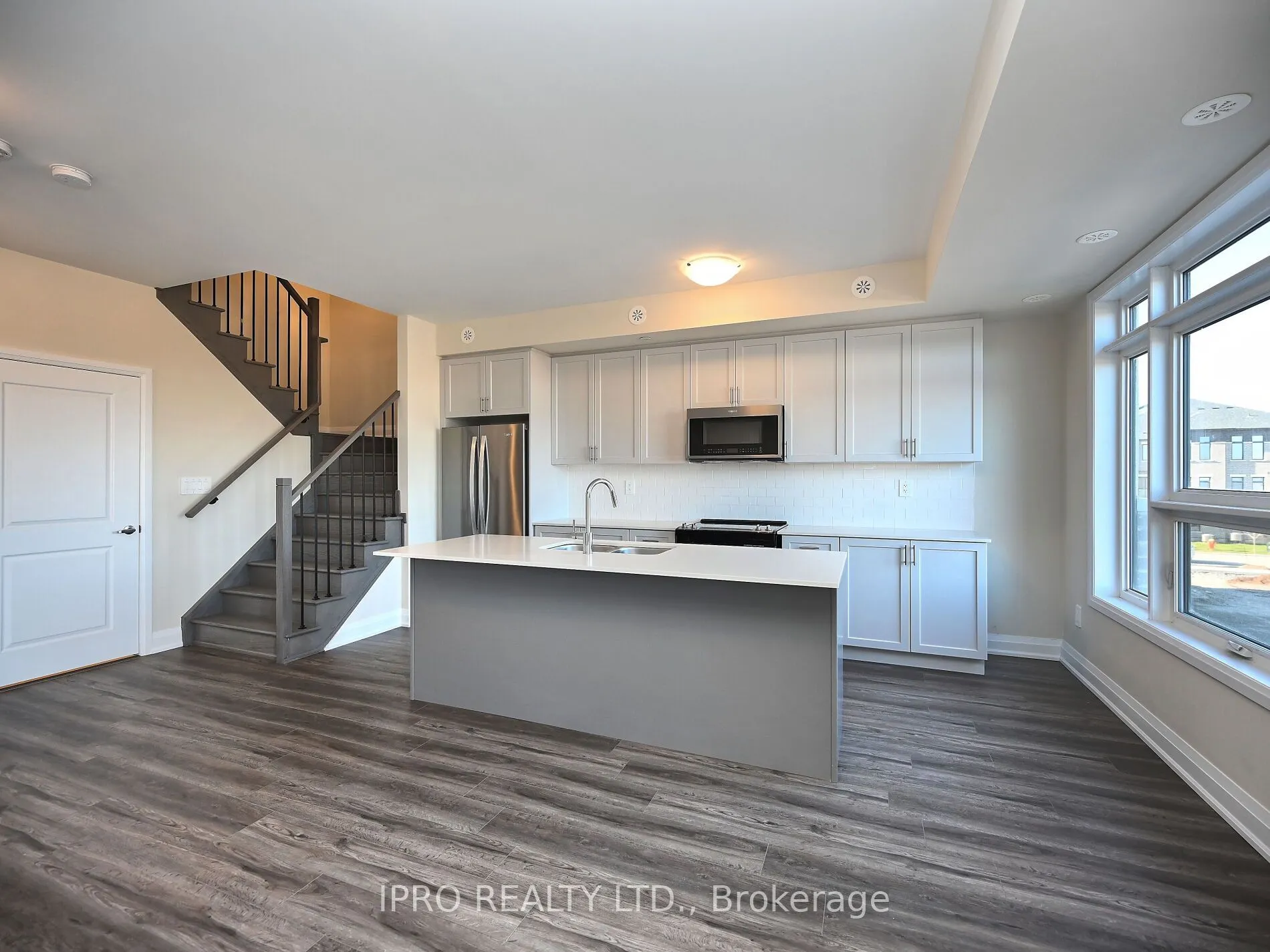 1573 Rose Way, #121