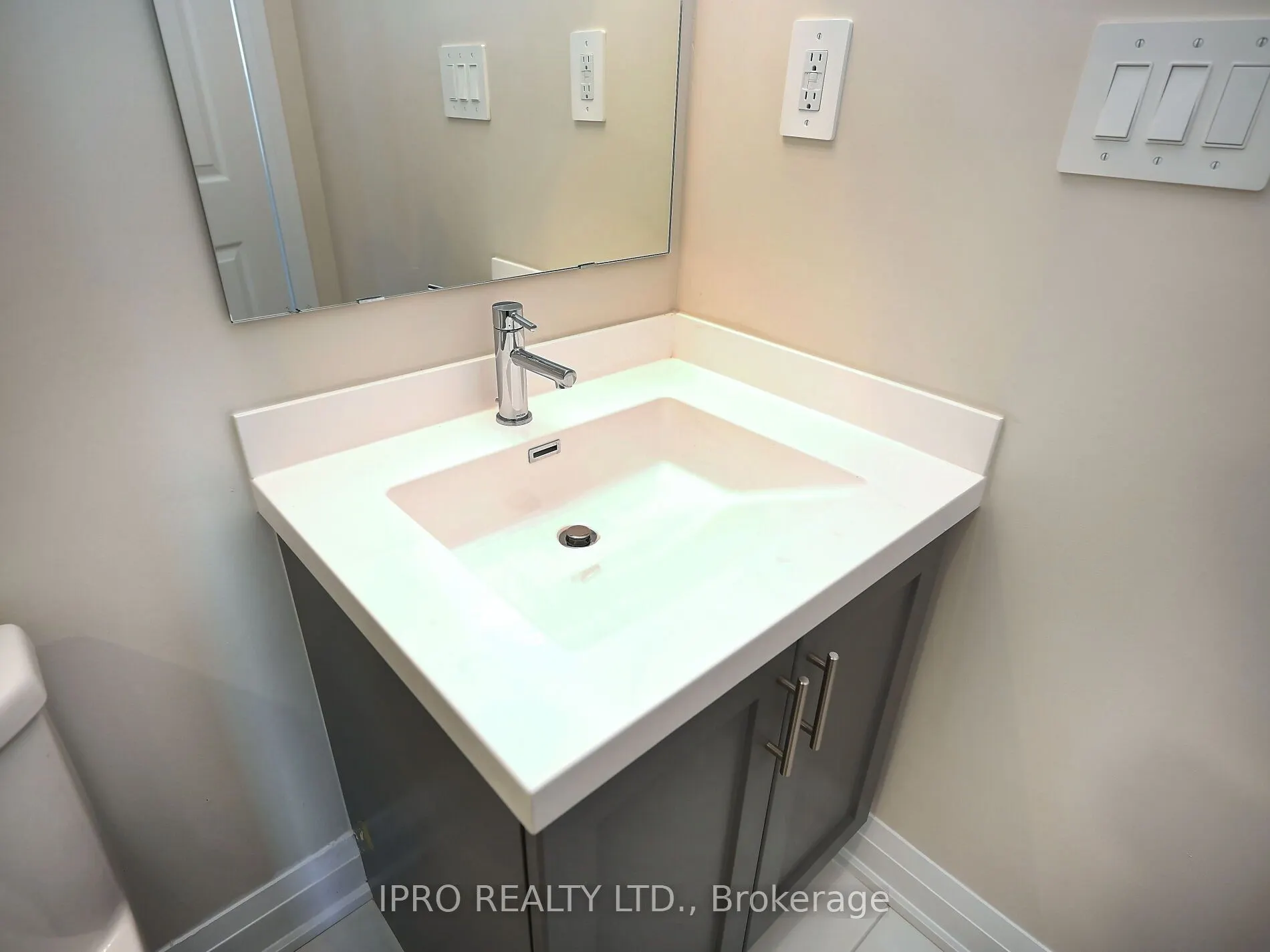 1573 Rose Way, #121
