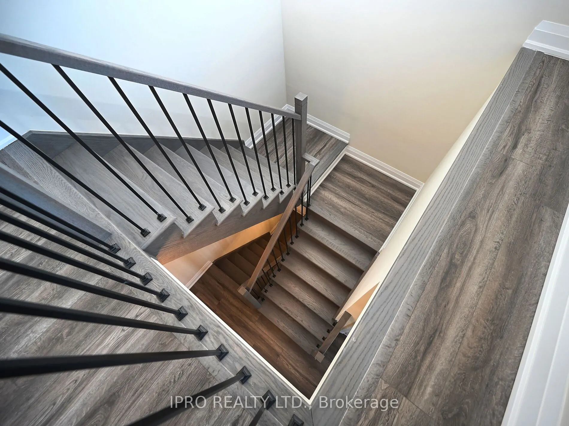 1573 Rose Way, #121