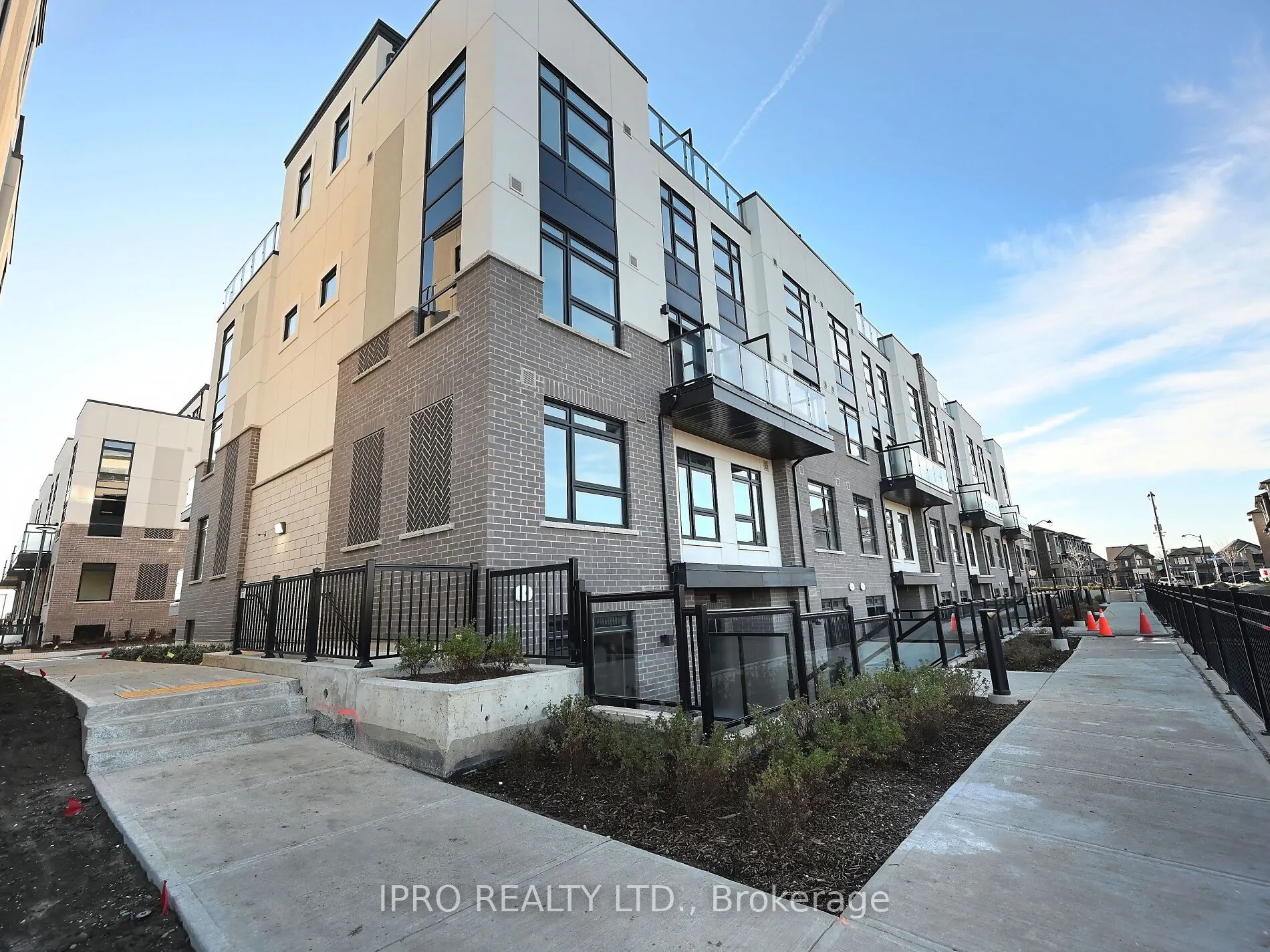 1573 Rose Way, #121