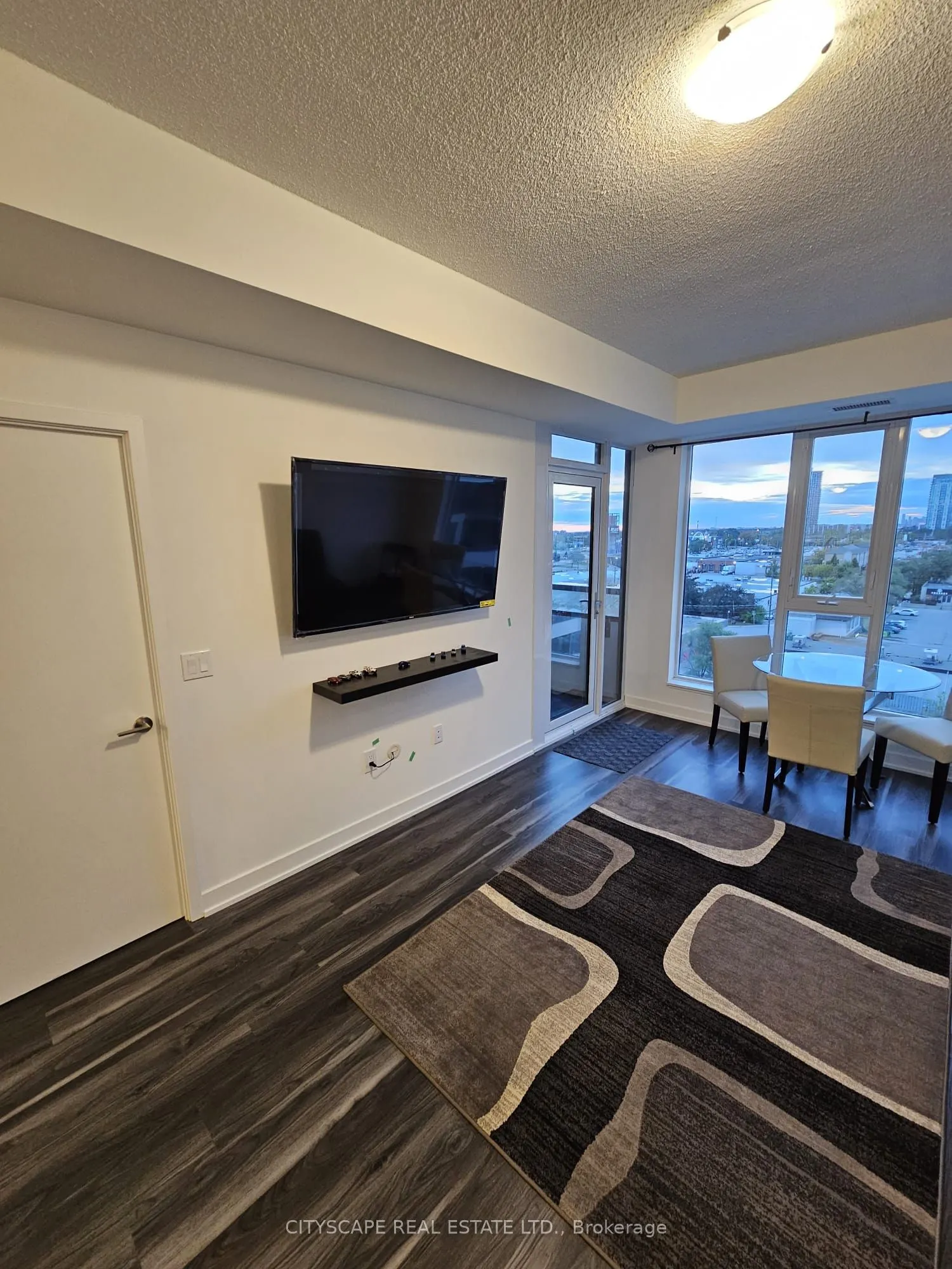 859 The Queensway #605