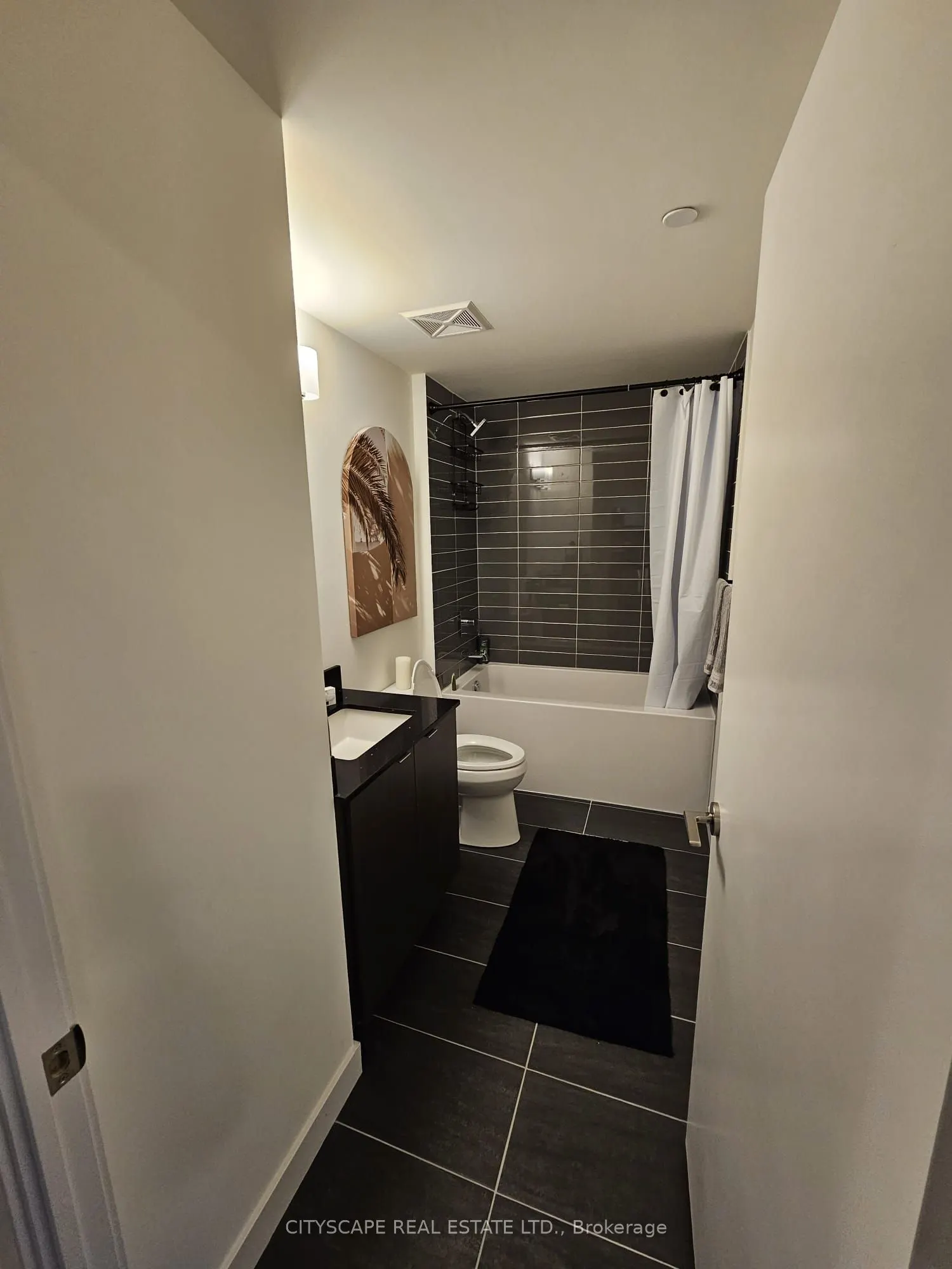 859 The Queensway #605