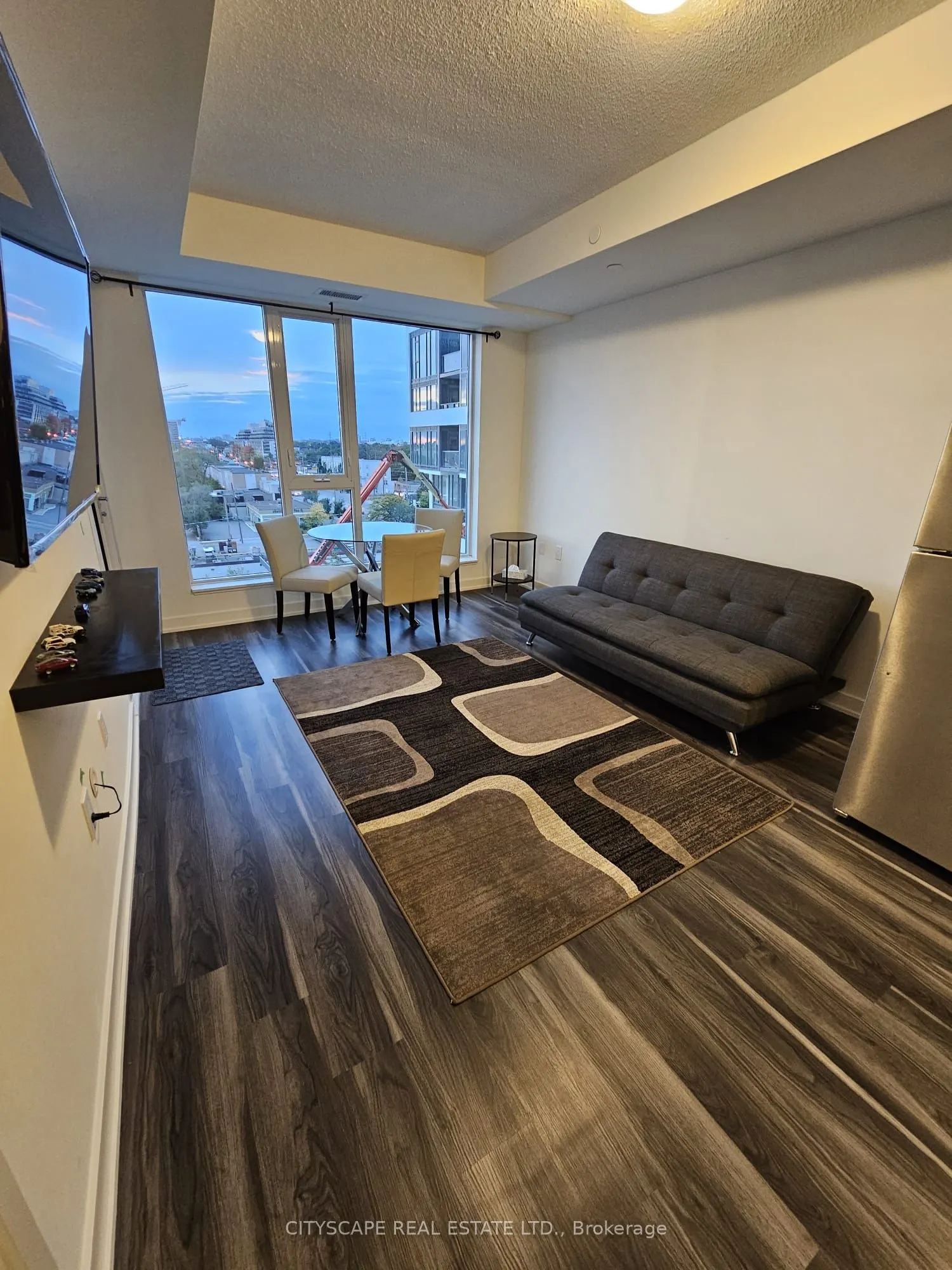 859 The Queensway #605