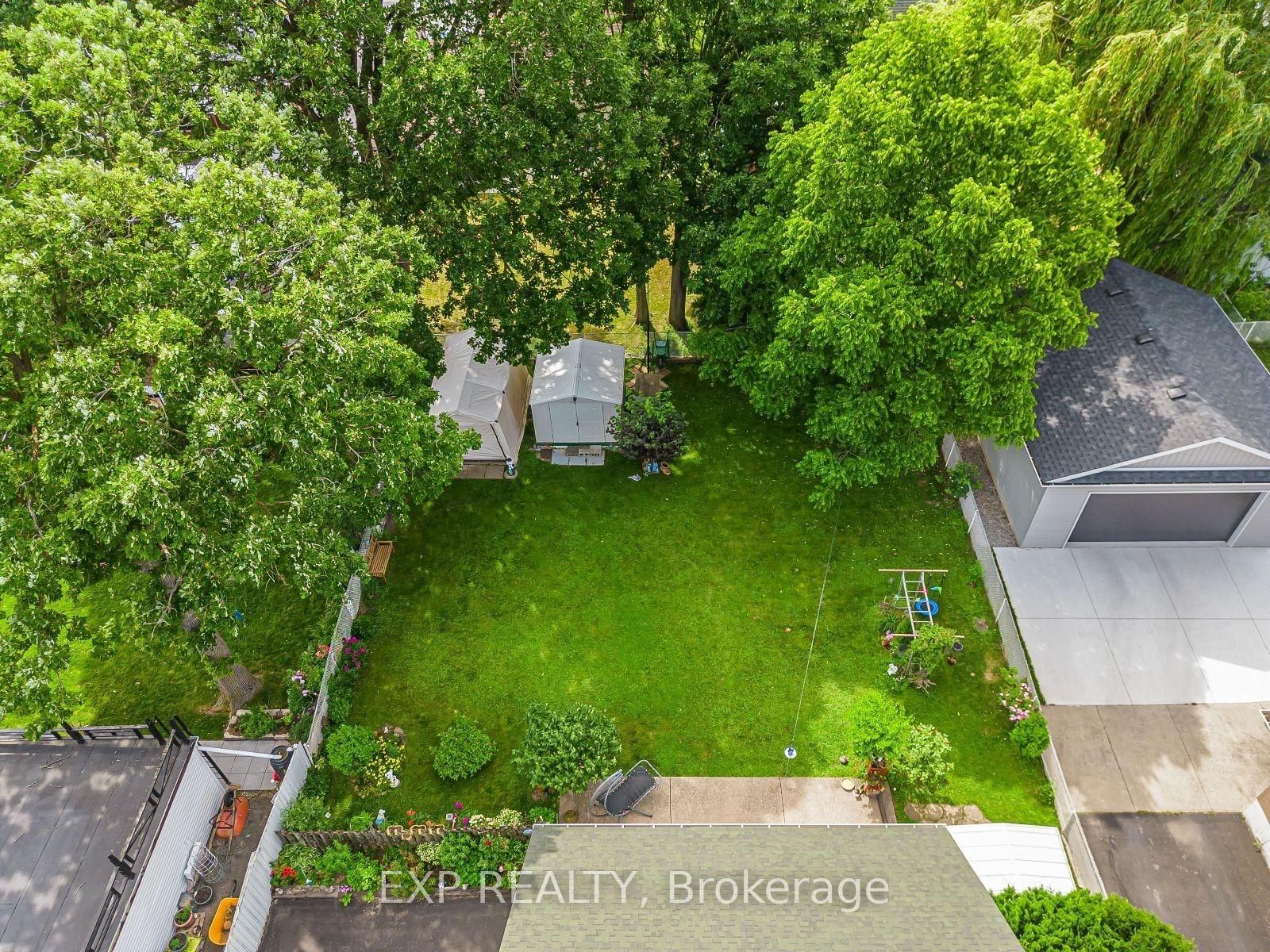 215 Elmwood Crescent
