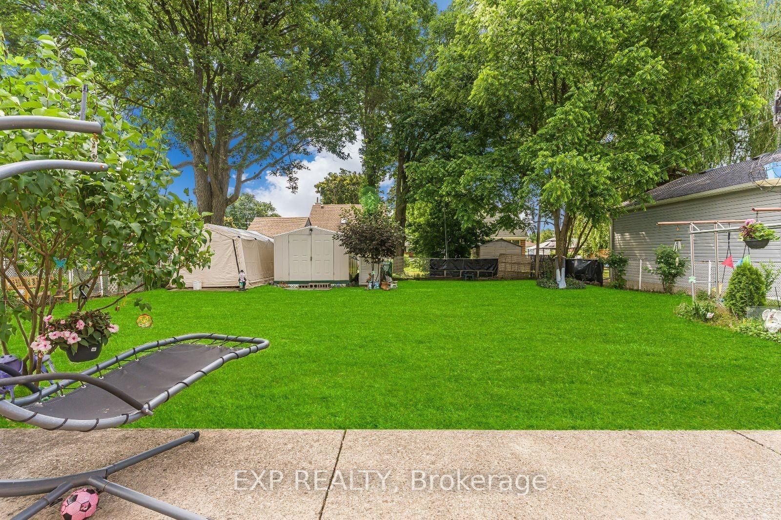 215 Elmwood Crescent