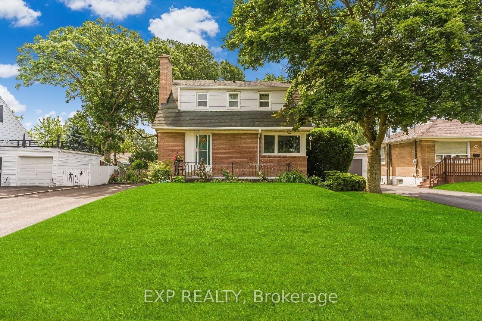 215 Elmwood Crescent