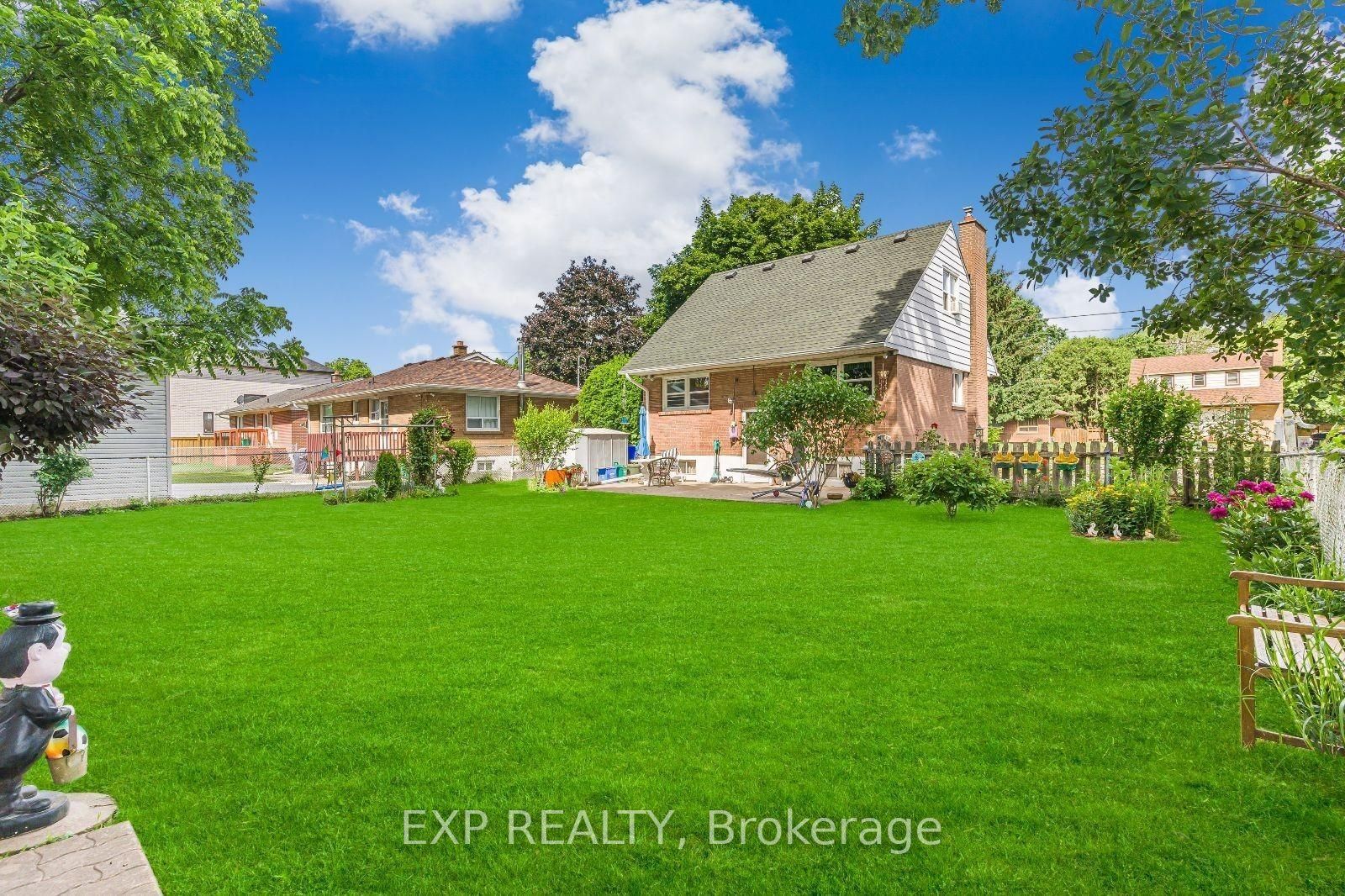 215 Elmwood Crescent